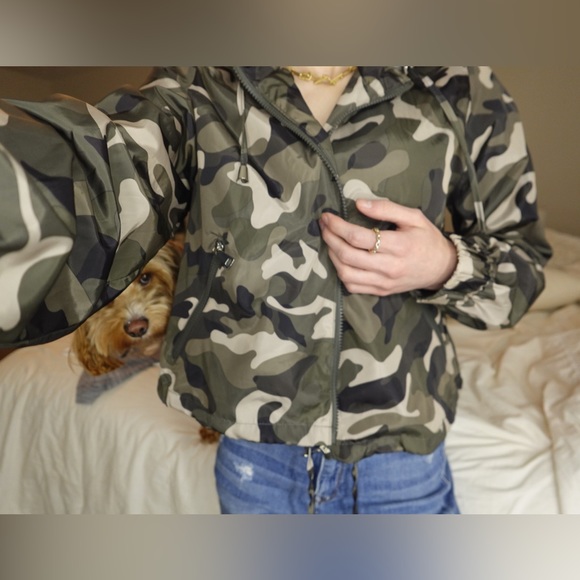 Camouflage/Camo Jacket with Drawstrings + Pocket | Crop Light Jacket for Spring - Picture 15 of 16